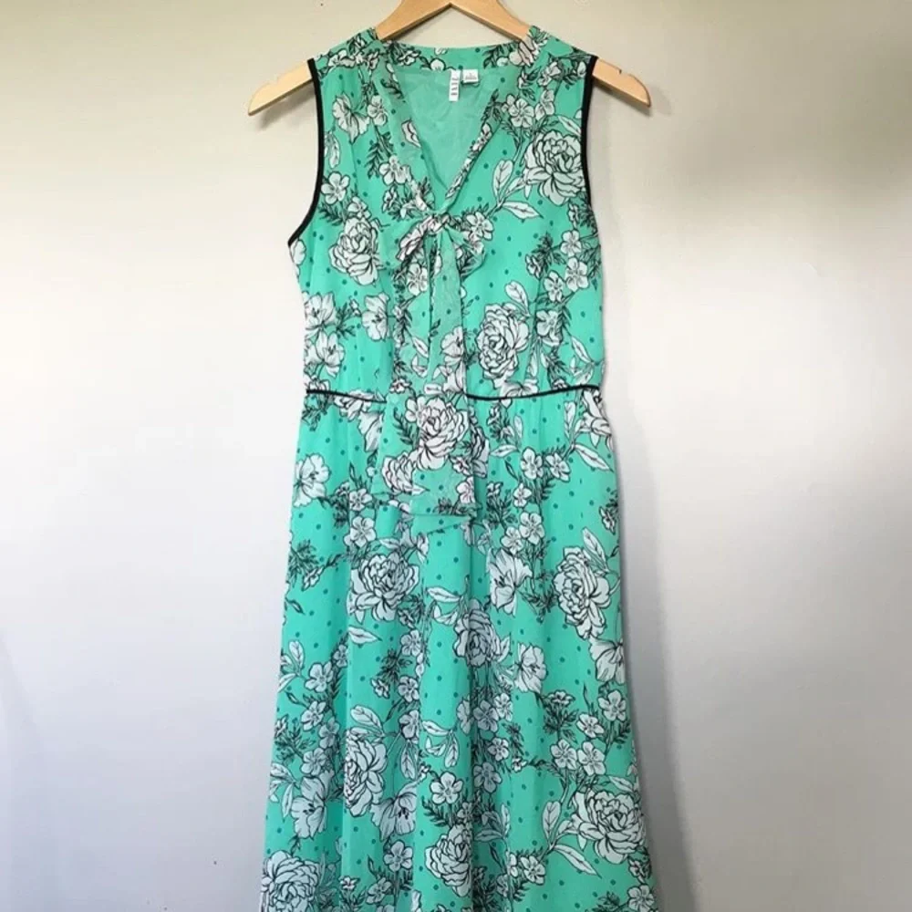 Dress - Picture 1 of 4
